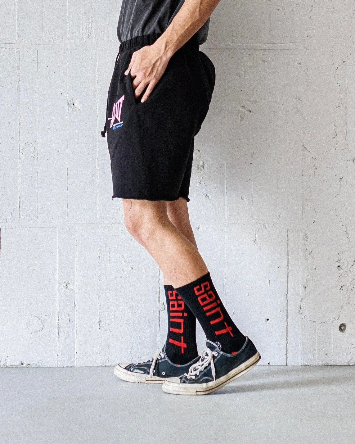 SAINT Mxxxxxx SWEAT SHORTS/RIBON SAINT/BLK pink SAINT LOGO shorts, black S-XL cotton and linen OE yarn fabric, stiff, light, comfortable and breathable, non-locking design, naturally rolled back after water, super handsome version, easy to match, original consistent main mark, wash water mark, little angel anti-counterfeiting mark